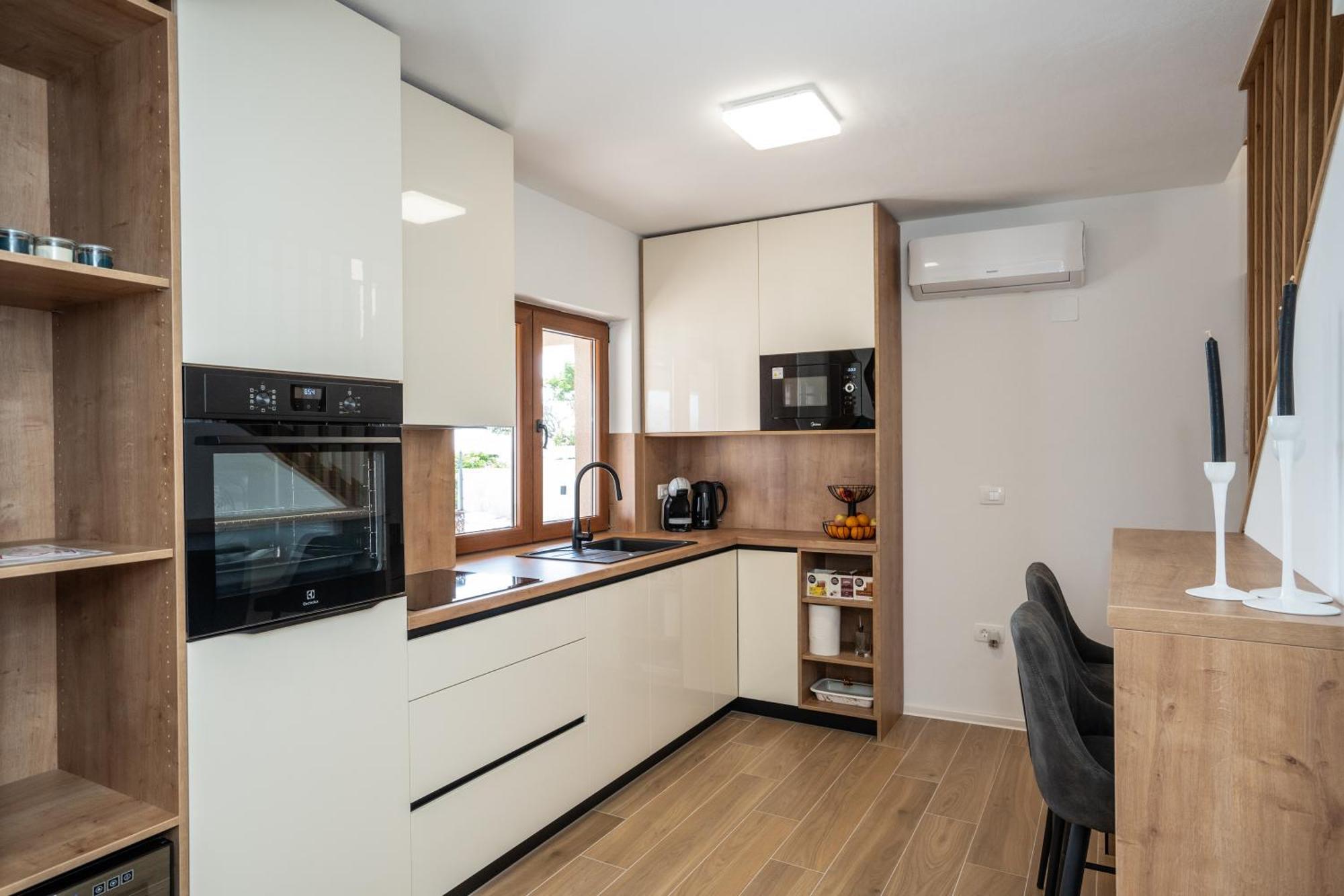 Villa Kamia With Private Heated Pool And Electric Vehicle Adapter Zubovići 外观 照片